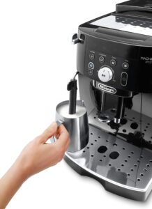De'Longhi Magnifica S Smart ECAM230.13.B Macchina da Caffè Automatica per Espresso e Cappuccino, Caffè in Grani o in Polvere, 1450 W, Nero - immagine 4
